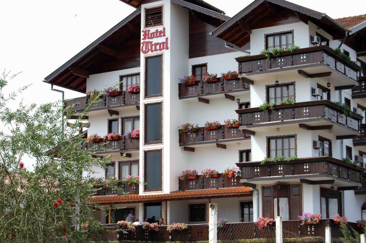 Hotel Tirol Трезі-Тіліас Екстер'єр фото